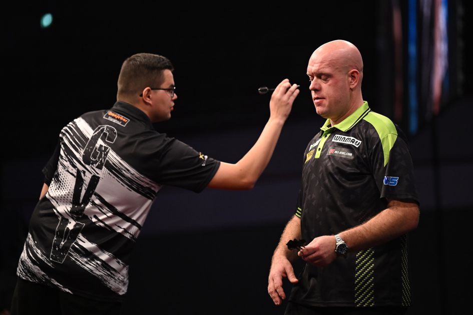 Zwak punt van topdarter Michael van Gerwen blootgelegd op EK darts: 'Daaraan zie je dat hij onzeker 