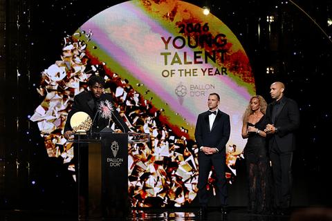 Voetbalicoon (49) krijgt kritiek na 'smakeloze grap' over Lamine Yamal tijdens Ballon d'Or-gala
