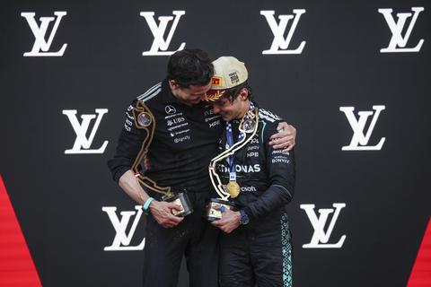 Mercedes-teambaas Toto Wolff doet boekje open over WK-leider Kimi Antonelli: 'In Spa huilde hij'