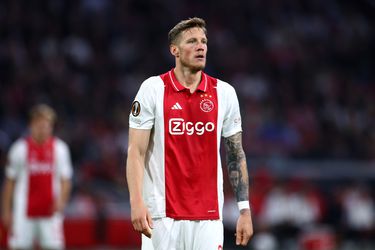 Zieke Wout Weghorst zorgt voor maatregelen bij Ajax: 'Hebben allemaal een mondkapje gedragen'