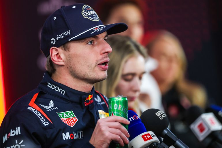 Feestende Max Verstappen kan in Qatar met mooi weer van kampioenschap genieten