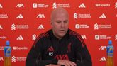 Arne Slot tijdens de persconferentie. ©YouTube Liverpool