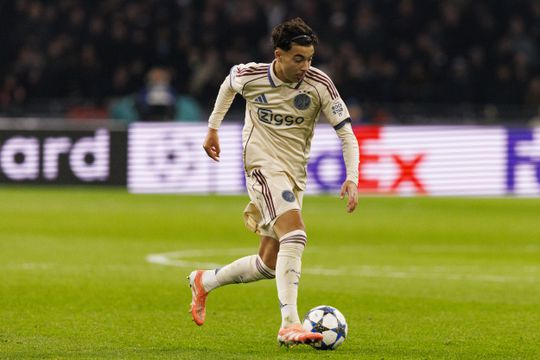 'Zeldzaam lichtpunt' bij Ajax: 'YouTube-sterretje draagt hoop van Amsterdam op de schouders'