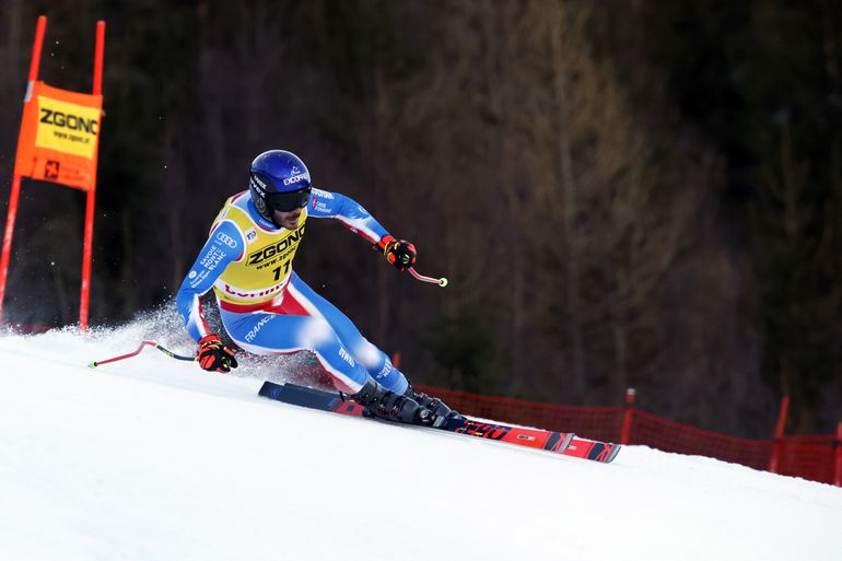 Drama voor Franse skiër op 'olympische afdaling': na zware val per helikopter naar ziekenhuis