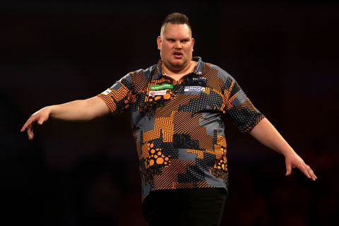 Dartssensatie Wesley Plaisier 'doodziek' na tragedie op WK: 'Deze komt wel even aan'