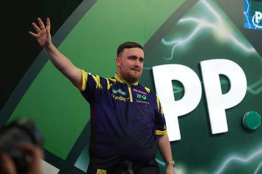 Luke Littler gooit trage tegenstander meedogenloos aan flarden in derde ronde WK darts