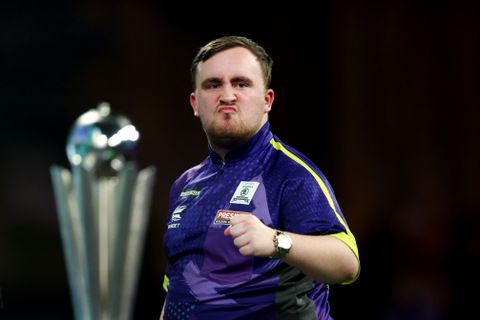 Live WK darts | Luke Littler tegen darter die van valsspelen is beschuldigd