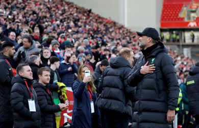 Liverpool-fans zingen massaal Jürgen Klopp toe