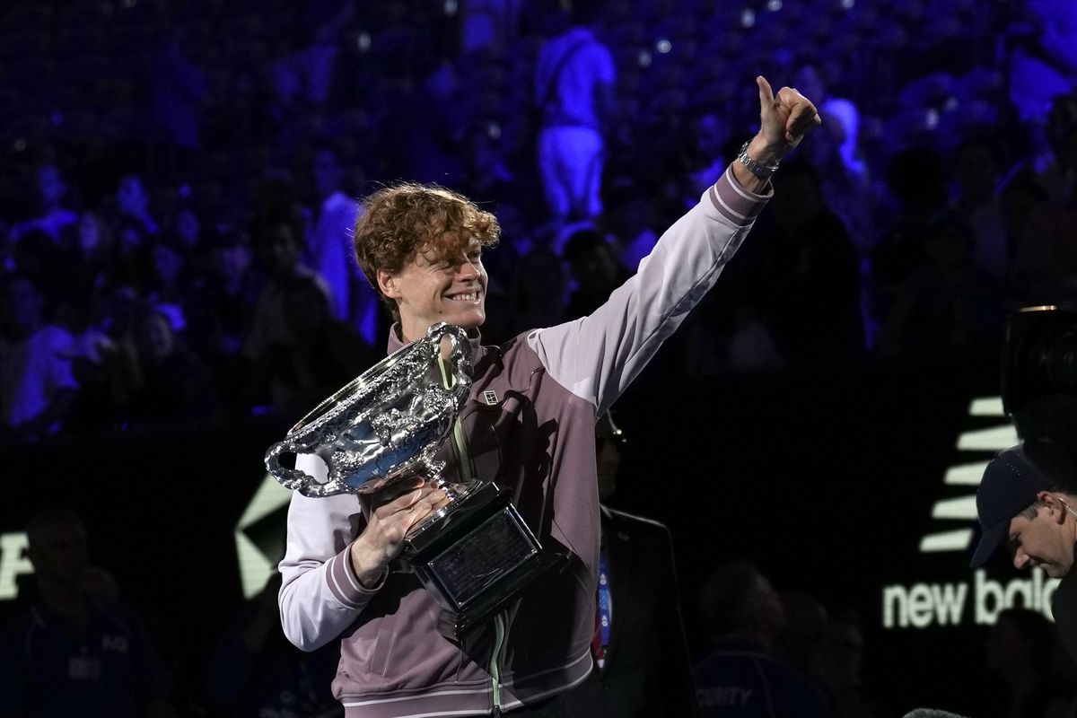 Jannik Sinner wint na weergaloze comeback eerste grandslamtitel op Australian Open