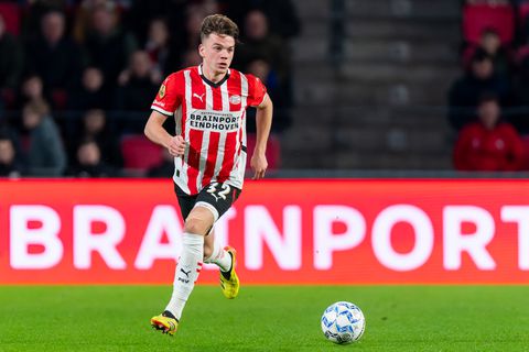 Opmerkelijke transfer bij PSV zorgt zelfs bij Peter Bosz voor verrassing: 'Ik wil het niet veroordelen'