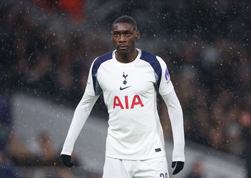 Topvoetballer rijdt peperdure auto vlak voor Champions League-duel in de prak