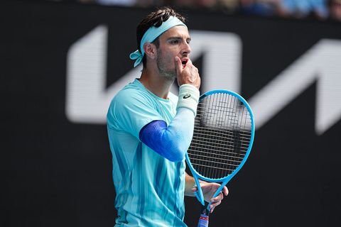 Gebroken toptennisser na trieste opgave op Australian Open: 'Geen woorden om te beschrijven hoe ik me nu voel'