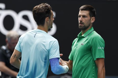 Gefrustreerde Novak Djokovic beleeft bizarre ontsnapping op Australian Open: 'Waarschuw me als een echte man'