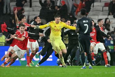 Benfica-keeper door het dolle heen na epische goal: 'Ik weet niet wat ik moet zeggen'