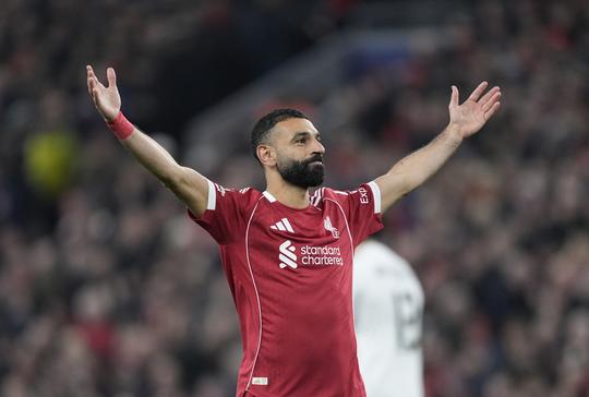 Worstelende Arne Slot heeft weer wat ademruimte na overtuigende zege Liverpool in Champions League