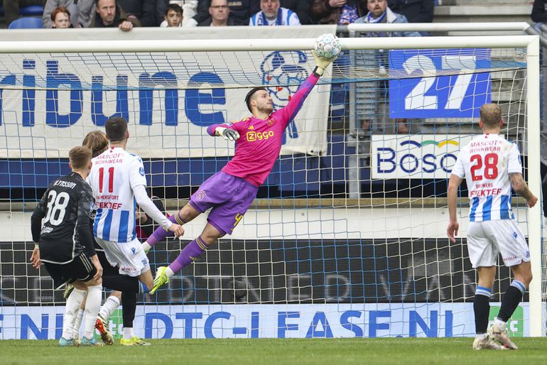 'Engelse top zit achter Ajax-keeper Diant Ramaj aan'