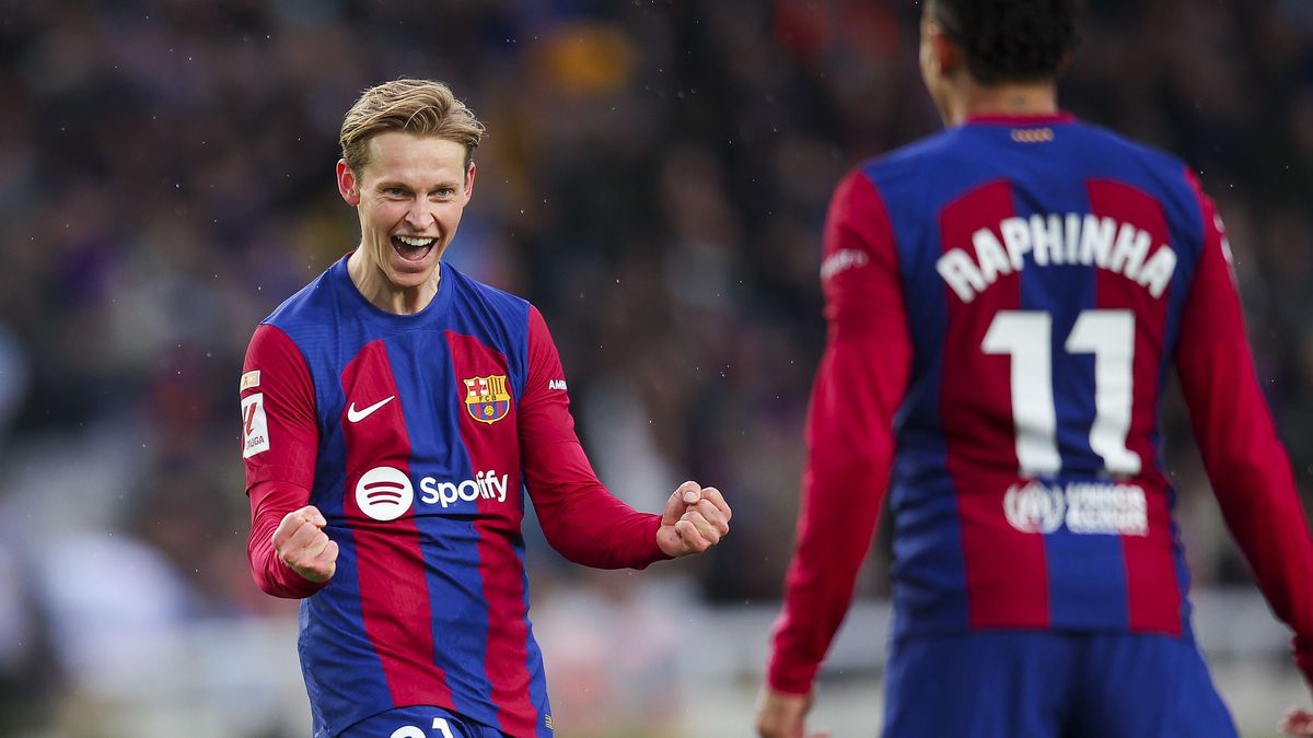 Frenkie de Jong neemt pasgeboren kindje voor het eerst mee naar FC Barcelona: 'Mijn geluksbrenger'