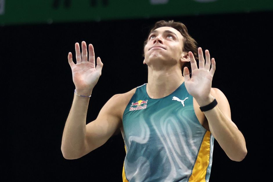 Polsstokfenomeen Armand Duplantis zorgt na eerder opvallend nieuws voor waanzinnige prestatie in atletiekwereld