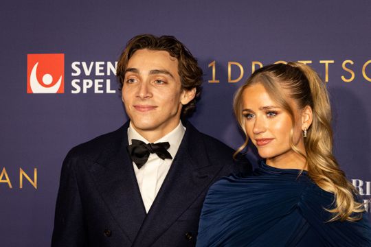 Polsstokfenomeen Armand Duplantis baart opzien met nieuwe succesvolle carrière: 'Is er iets wat jij niet kan?'