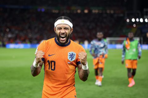 'Als je vijf dagen in Brazilië verblijft, ben je wel verplicht Memphis Depay te selecteren voor Nederlands elftal'