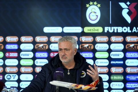 Fenerbahçe slaat na boete voor José Mourinho terug en eist vernederende straf voor Galatasaray