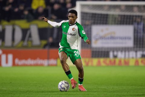 Feyenoorder Givairo Read bestraft na opmerkelijke rode kaart na afloop van  Champions League-duel met AC Milan