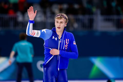Leven van schaatsfenomeen Jordan Stolz is 'beetje veranderd': 'Veel mensen trekken aan me'