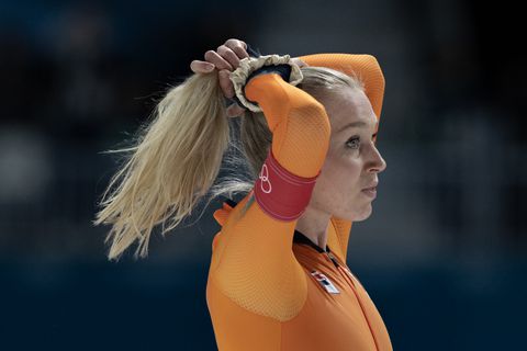 Live NK allround | Chaos bij de vrouwen: Merel Conijn stapt 'uit protest af', strijd om titel helemaal open