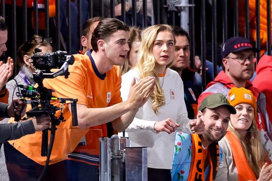 Topschaatsers Jenning de Boo en Joy Beune gaan opmerkelijk duel met elkaar aan op de ijsbaan