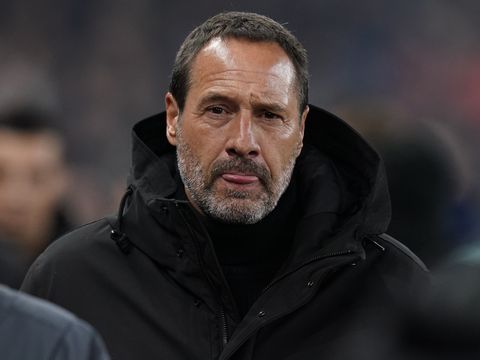 John van 't Schip stopt na het seizoen als coach bij Ajax: 'Praten nog over een andere functie'
