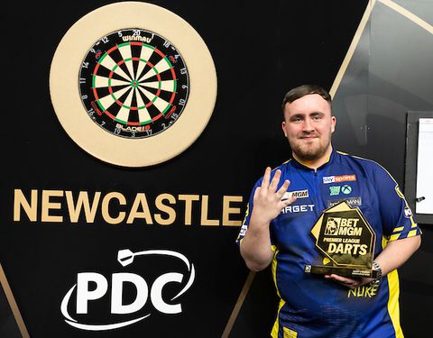 Wereldkampioen Luke Littler (18) verdient in recordtempo klauwen met geld bij Premier League Darts
