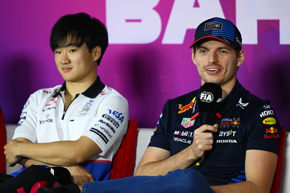 Piepkleine collega van Max Verstappen heeft hulp nodig om in Red Bull te komen: 'Krijg ik dit ook bij de race?'