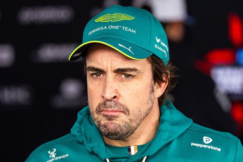 Race-icoon Fernando Alonso hekelt reglementen en spreekt zich uit rond Max Verstappen: 'Ik weet pas echt wat geduld is'