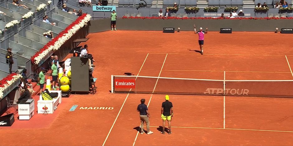 Toptennissers ruim 24 uur na totale black-out weer terug op de baan