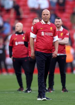 Dit is het enorme salaris van succescoach Arne Slot bij Liverpool in de Premier League