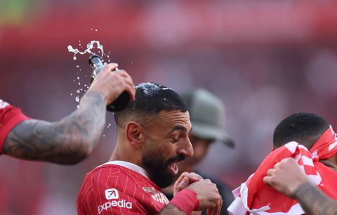 Mohamed Salah niet gediend van onverwachte actie van teamgenoot tijdens titelviering Liverpool