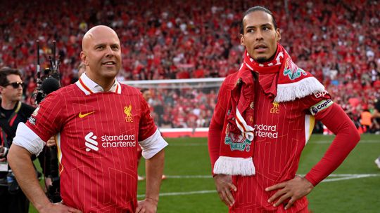 Trotse Arne Slot geniet van titelfeest Liverpool én appje van Jürgen Klopp: 'Een van de mooiste dagen van mijn leven'