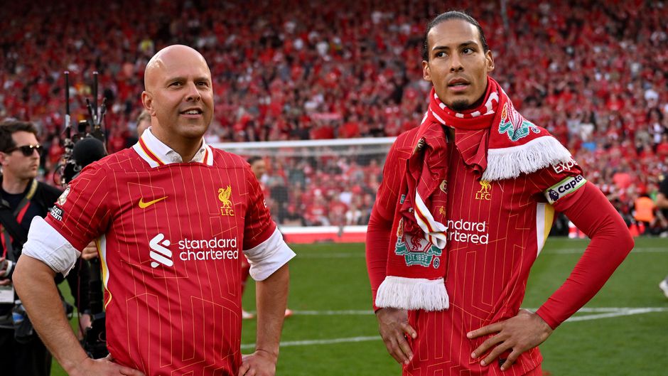 Trotse Arne Slot geniet van titelfeest Liverpool én appje van Jürgen Klopp: 'Een van de mooiste dagen van mijn leven'