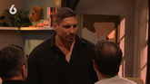 Rico Verhoeven biedt zijn excuses aan tijdens De Klassenavond. ©SBS6