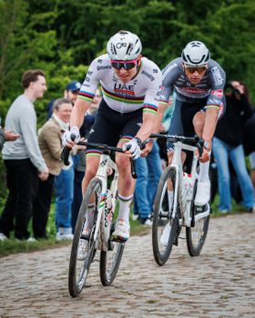 Mathieu van der Poel ziet Tadej Pogacar recordbedrag aan prijzengeld pakken, Nederlander rijdt rijk voorjaar