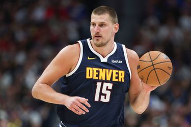 Hoe een verborgen basketbaltalent de NBA op zijn kop zette en de beste ter wereld werd