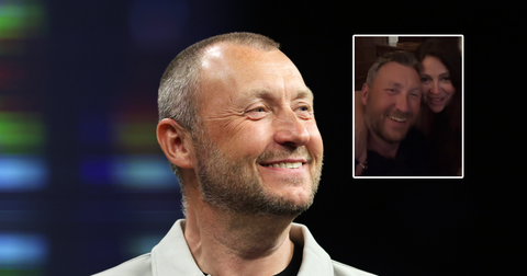 Dartsicoon (52) deelt plots mooi liefdesnieuws na zwaar verlies: 'Als je een tweede kans op geluk krijgt...'