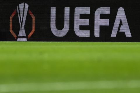 Schokkend nieuws uit Engeland: UEFA-scheids opgepakt, verdachte in incident met jongen in hotel