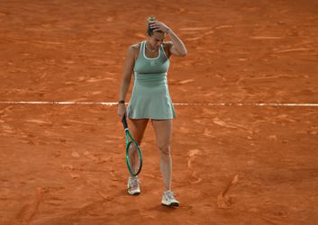 Aryna Sabalenka krijgt flinke tik in Madrid: toptennisster druipt af na zeldzaam moment