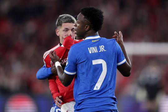 FIFA voert nieuwe regel in op WK voetbal: schuldige spelers krijgen direct rood voor misbaar