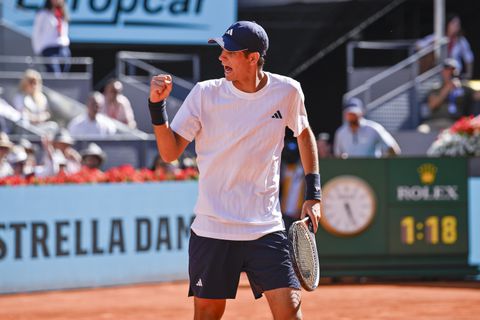 Spaanse tennissensatie (19) wacht clash met Jannik Sinner na nieuwe mijlpaal bij masterstoernooi Madrid
