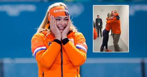Schaatsicoon Jutta Leerdam geniet nogmaals van innige knuffel met koning Willem-Alexander