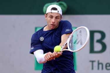 Tallon Griekspoor verslaat Mackenzie McDonald na wisselvallige partij in eerste ronde Roland Garros