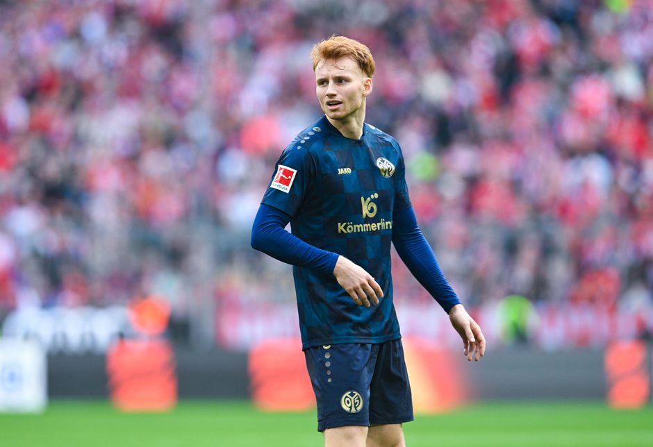 'Ajax wil Liverpool-verdediger Sepp van den Berg, club van Arne Slot vraagt enorm bedrag'