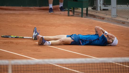 Geen derde Grand Slam: Jesper de Jong na super tiebreak uitgeschakeld voor Wimbledon